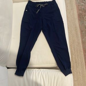 Slightly used - Navy Figs Jogger Scrub Pant - size M
